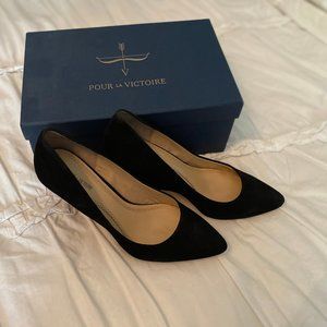 Black Suede Wedge Pump Pour la Victoire